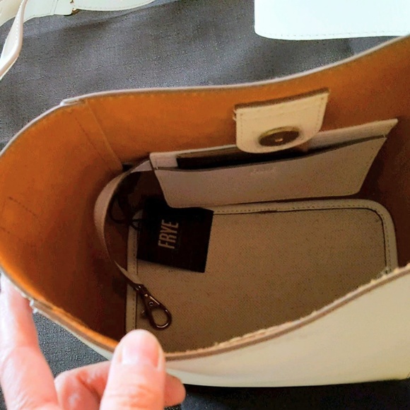 NWT Frye Crossbody Bucket White Handbag - Picture 4 of 7